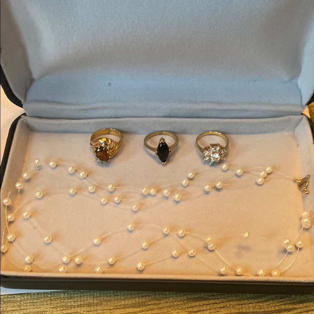 Lot of rings and necklace